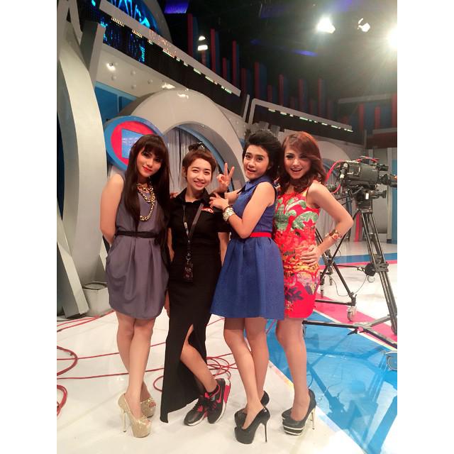 fitsyc_'s tweet photo. kemaren Trio Mini, Mungil, Imut shoot @SuperDeal_ID nih, hihi ^^ @geshagebiters @gebitshaheer @GebitPAA_ @geshalovers http://t.co/UnBwrbYbld