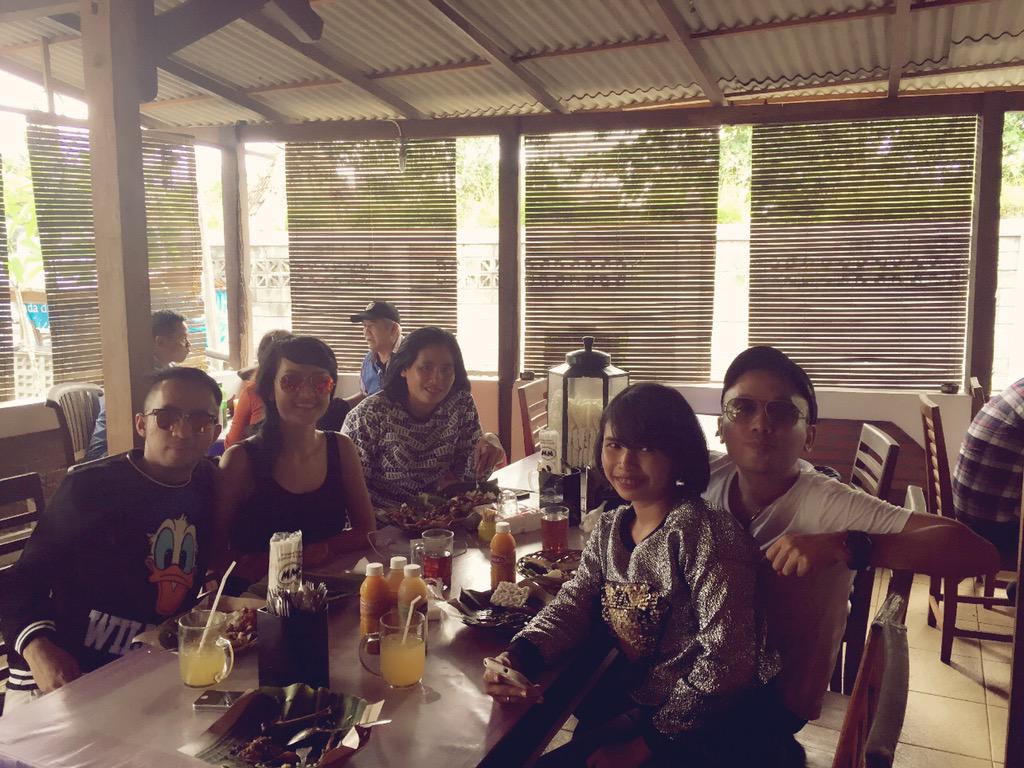 juliaperrez's tweet photo. Iya @MelisaaRatna: deket bangjo kan kak?:)"@juliaperrez Gudek ngidam akhirnya yu djum .. Samping hotel Sheraton http://t.co/n0WdH2y9xT”