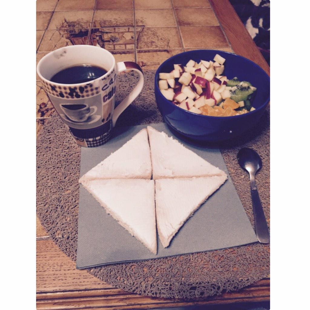 banalategan's tweet image. Petit déjeuné.. Calorie ? Je connais pas ça moi.