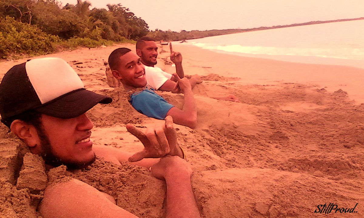 skurabui's tweet photo. Chilling With this Two... http://t.co/hNfbsBTNrQ