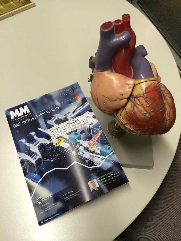 fjablonski's tweet image. wichtigster insider des nach-gala-abends #mm120 das #herz ist wieder am rechten (Schul)Fleck @MaschinenMarkt puuh