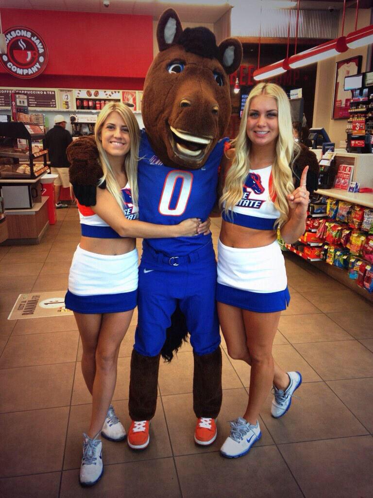 collegecheer2's tweet photo. Boise State University http://t.co/Qa0xenrrHz