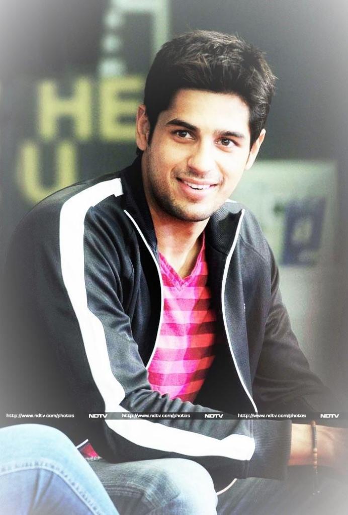 Inna handsome na hota toh kyun Marti ispe ladkiyaan   Happy Birthday Sidharth Malhotra 