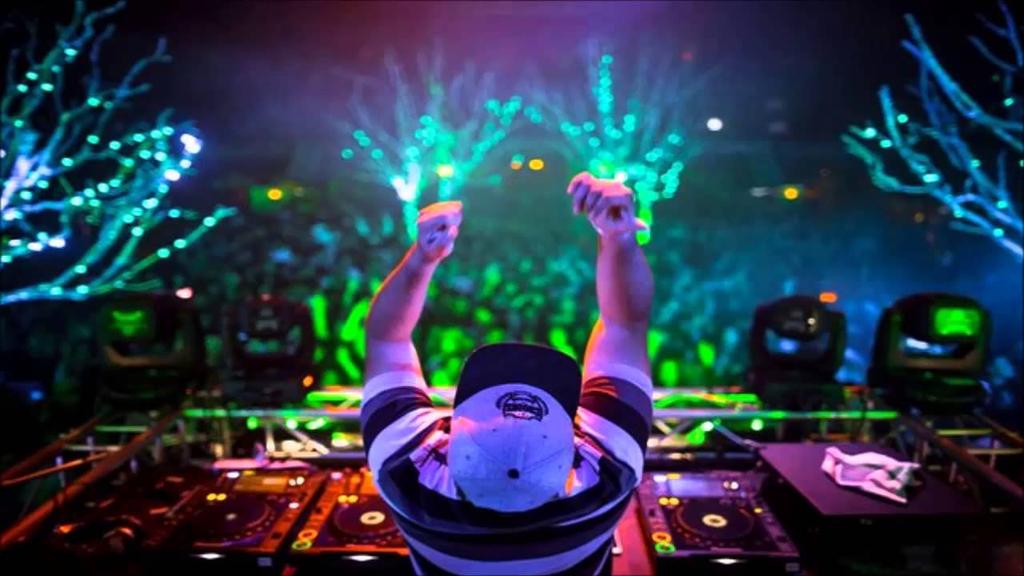ECUADEORRO's tweet photo. @Deorro #pandafunk #FAM 🙌 http://t.co/wmNmMZiLj1