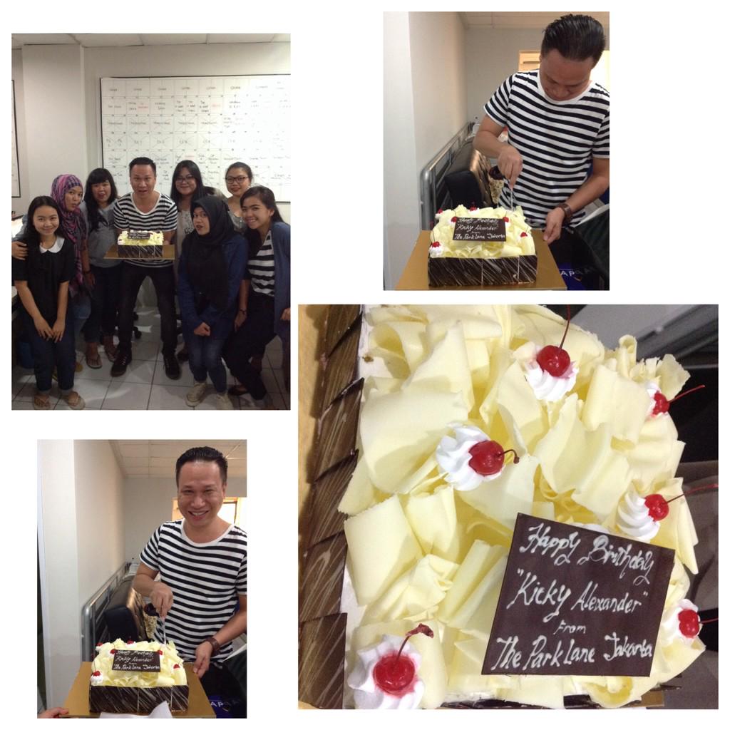 lemariage_id's tweet image. Happy birthday our Editor in Chief @KickyAlexander wish you all the best. Thanks to @ParkLaneJkt for birthday cake 😊