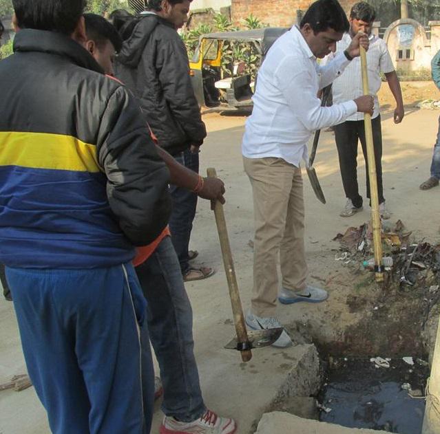SwachhaBBSR's tweet photo. Let's pledge to eradicate insanitation. It would be a great service to Mother India.@narendramodi @dpradhanbjp http://t.co/dDPiAqwCR8
