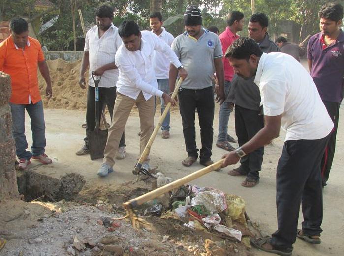 SwachhaBBSR's tweet photo. Let's pledge to eradicate insanitation. It would be a great service to Mother India.@narendramodi @dpradhanbjp http://t.co/dDPiAqwCR8