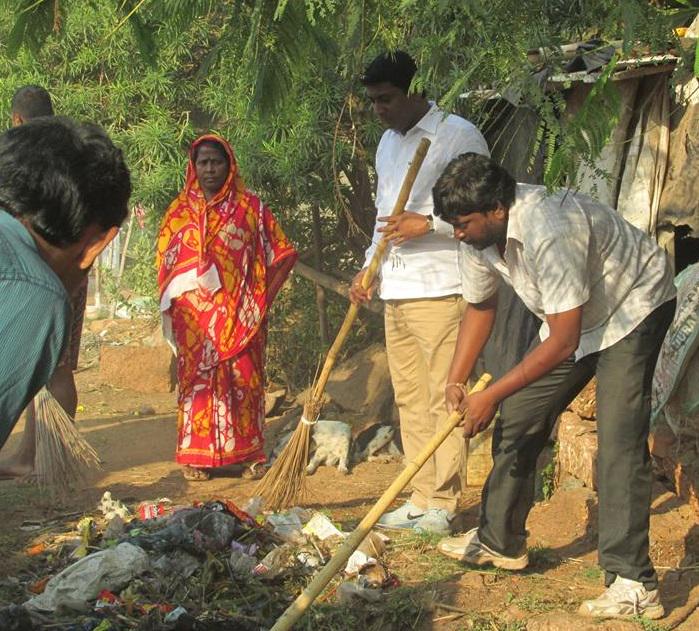 SwachhaBBSR's tweet photo. Let's pledge to eradicate insanitation. It would be a great service to Mother India.@narendramodi @dpradhanbjp http://t.co/dDPiAqwCR8