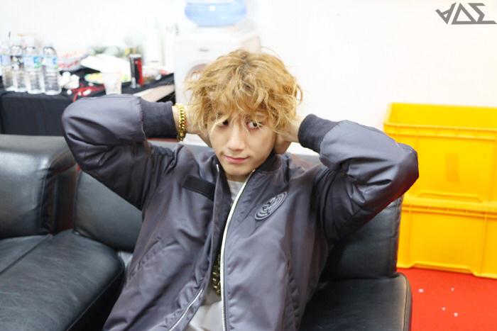 B7ddzEICAAAktZc.jpg:large