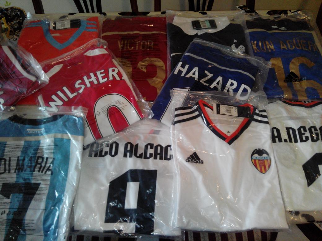 Hoviikk's tweet photo. Ya tenemos el pedido de camisetas en casita. Gracias a @OutletNBAyFut muy buena calidad. http://t.co/p8EeXLCLnF