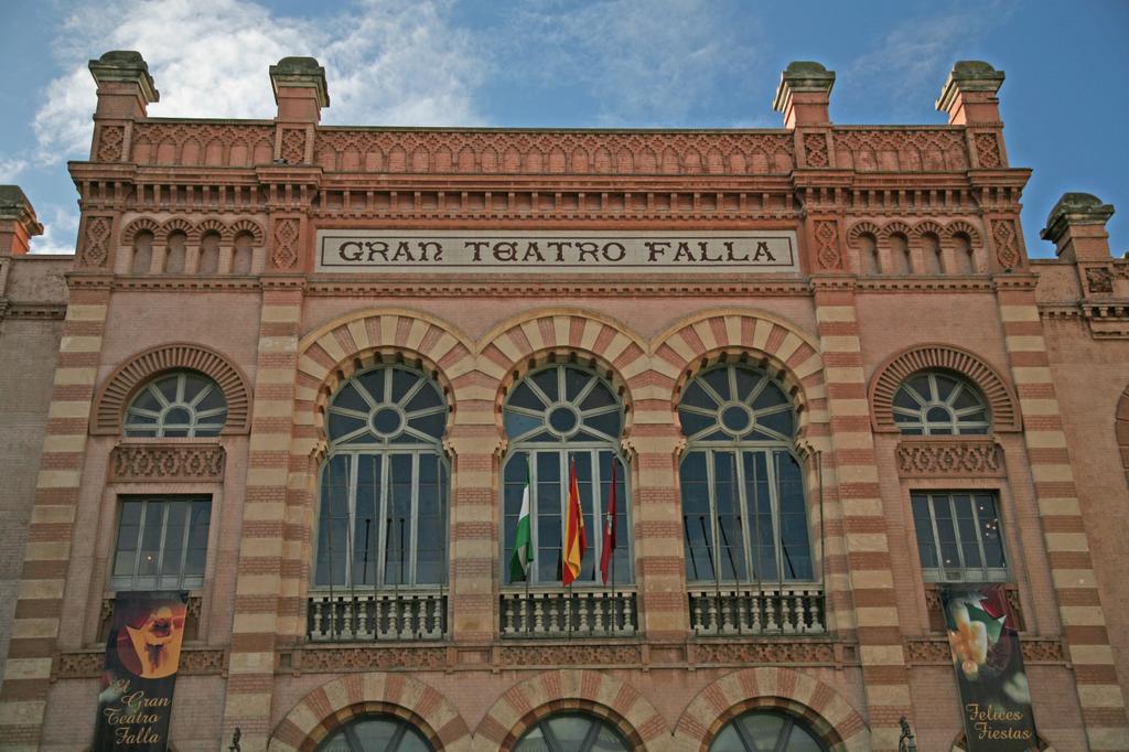 Carnavaladictos's tweet photo. LLEGÓ EL DÍA

🎭 Hoy comienza el #Coac2015 🎭 http://t.co/KVdMI1hhXs
