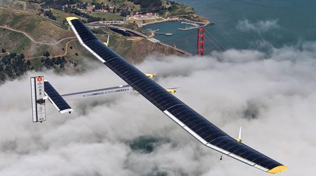 ZEPduurzaam's tweet photo. Zonnevliegtuig #SolarImpulse 2 maakt zich op voor wereldvlucht. http://t.co/ggadOym12Y http://t.co/D1mmYAOZ9w