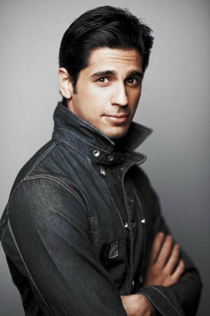 Happy bday Sidharth malhotra have a fabulicious day love u lots({}):* 