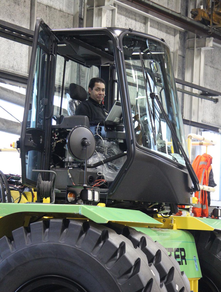 HysterEurope's tweet image. Systems checking #Hyster #1000reachstacker #totalqualitycontrol