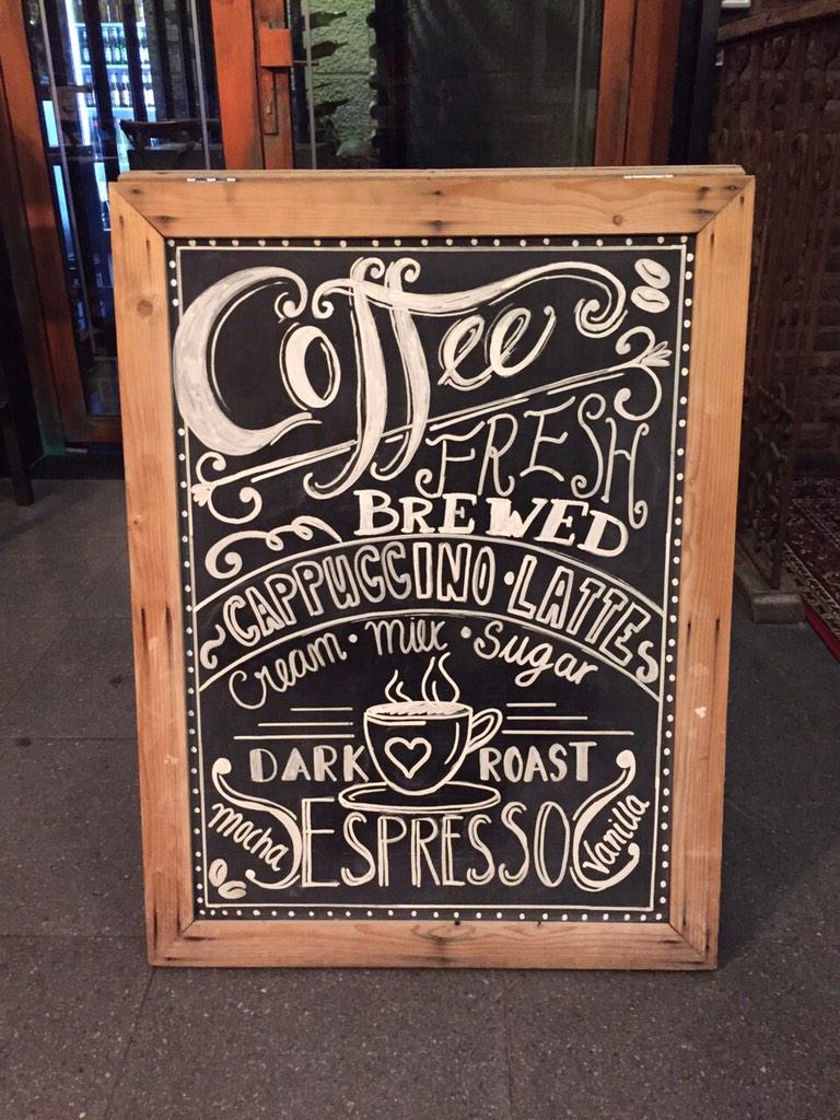 Ons nieuwe krijtbord...
In black and white... The colours of an excellent coffee!!