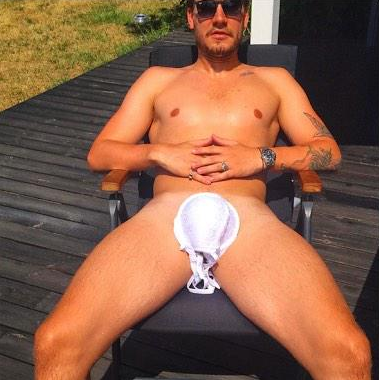Happy 27th birthday to the one and only, Lord Nicklas Bendtner. 