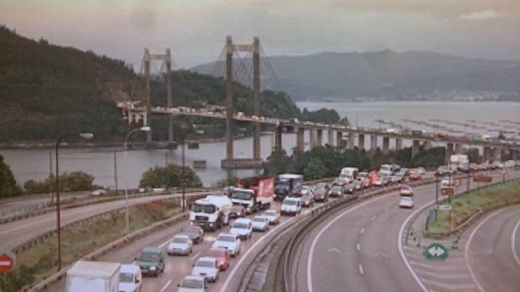 crtvg_vigo's tweet image. Este venres,  pequenos golpes causan grandes retencións nos accesos a Vigo desde a AP-9 #PontedeRande