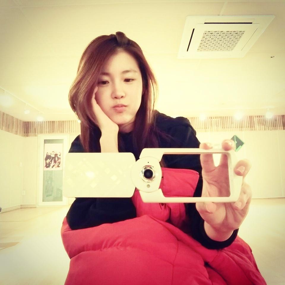 Secretimehsxx's tweet photo. 연습실 출근길에 기분좋게
>_< #전효성 #Junhyoseong #Secret #시크릿 #Secretime 줄 선물 준비 중이다아 .. 기대해♡ http://t.co/WfxlnvP8yo