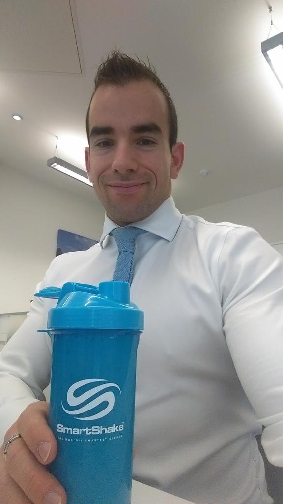 JamesWebster200's tweet photo. Protein smoothie with @ReflexNutrition #instantwheypro berries, banana, oats & milk in @SmartShakeUK slim blue. http://t.co/S2aeASYlQR
