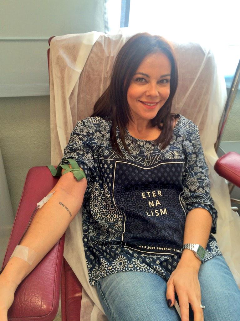 Hoy ha tocado #DonaSangre y #médula en <a href="/donantescordoba/">CENTRO DE TRANSFUSIÓN, TEJIDOS Y CÉLULAS. CORDOBA</a> no cuesta nada! No es dolorosa #donavida 
gracias al equipo!