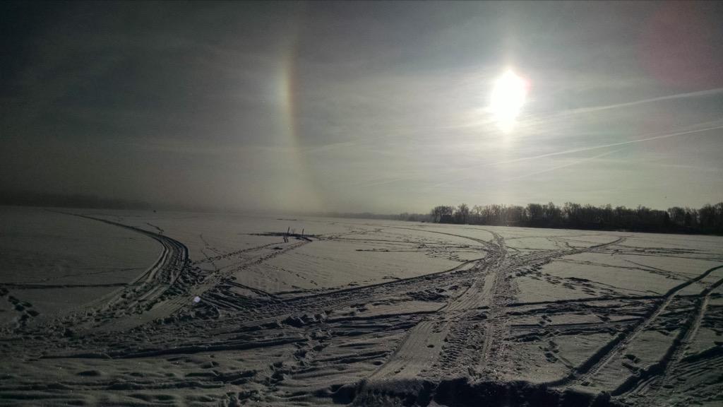 1stWhitney's tweet photo. @FOX2News 
Here's a pretty rare picture from Union Lake, 22* halo? http://t.co/lDhRStKz5D