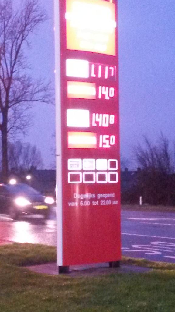Sakko Hazerswoude Dorp... is er een tankstation wat nog goedkoper is? 1,11 diesel en 1,40 euro loodvrij....