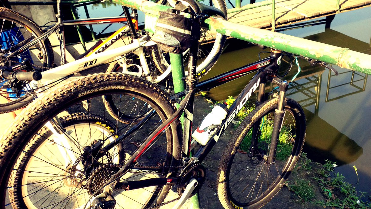 CentenoDeLeon's tweet photo. Last trail with my old group set #shimano #altus #shimanoaltus #nonseries http://t.co/eA8679lhLv