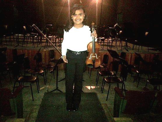 andrecubi's tweet photo. Mi hermosa Violinista :* #sanjuandecolon #orquesta pre-infantil @elsistema poco a poco mi princesa :* http://t.co/QmU19AzJFw