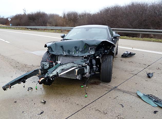 Unfall auf #A 4 bei #Eisenberg: 70.000 Euro teurer #Jaguar nur noch Schrott - bit.ly/1Bbv5Fr