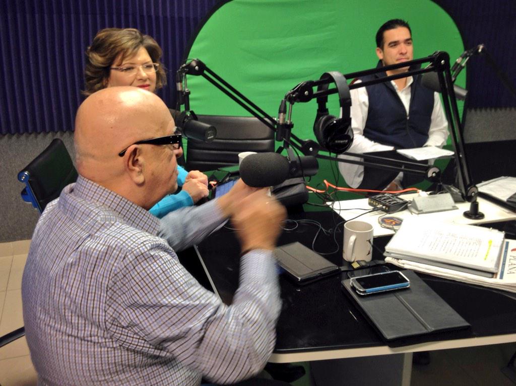 PIMHermosillo's tweet photo. ¡Al aire @JesusMEnriquez por la 88.9 FM! Entrevista con @energialaboral y @agendaromano en @LARSAVISIONTV http://t.co/2y34PMaRoW
