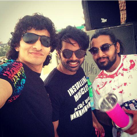 princeguptafans's tweet photo. @i_m_princegupta celebrating #Uttrayaan with his bro #Aditya nd frnd  #Rinkesh....looking handsome prince #Kite http://t.co/jL2JLrVsdq