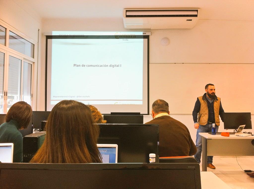 AlfonsoCandau's tweet photo. Hoy en #aprendiendoendigital  en la @ENCamaraSevilla Plan de Comunicación Digital con @benitezrafa ¡Vamos a por ello! http://t.co/2IXJaNTTyl