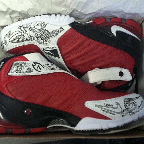 MichaelVick's tweet image. Dead stock.. Who wants them?? #HappyFriday #V7