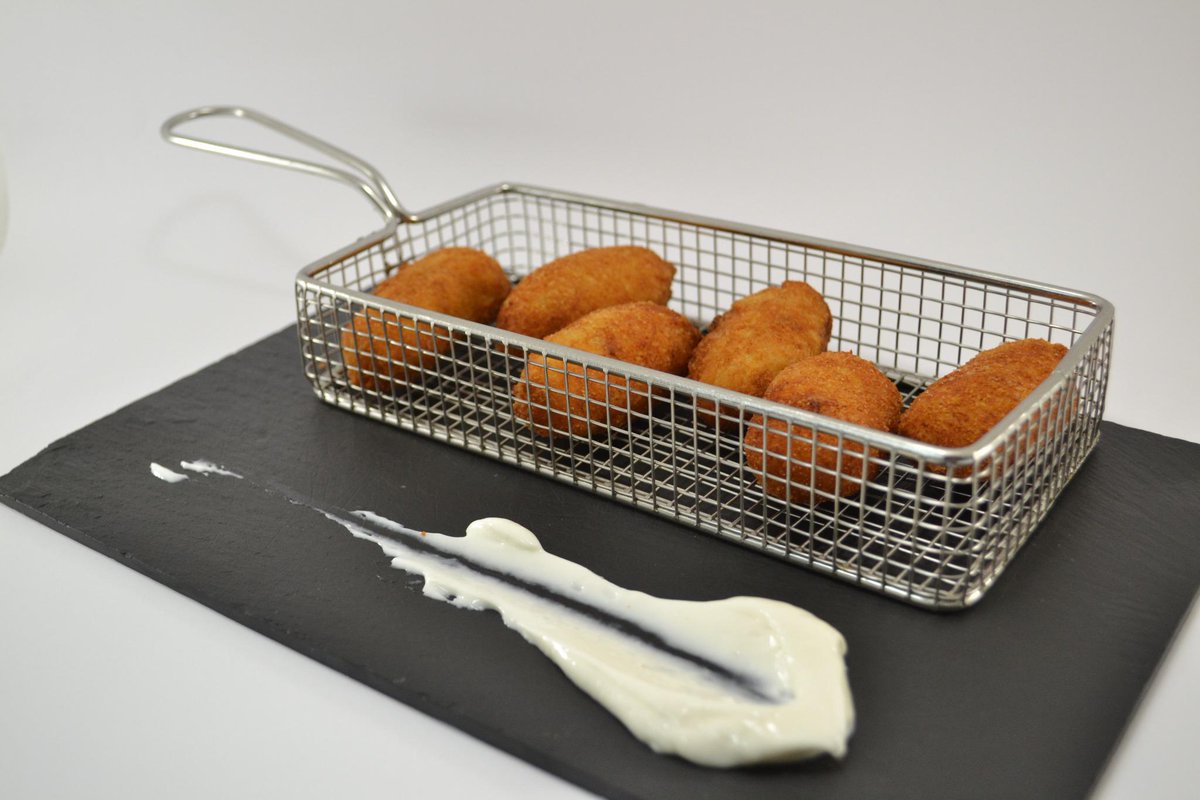 mariach30's tweet photo. "@T_LaMontillana: Estamos de doble celebración.Hoy es el #DiadelaCroqueta ¿Tu también eres croquetero? http://t.co/fGy5e6ZwP4" @julio7leon7