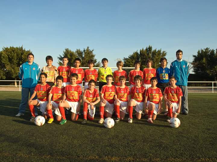 cdsalesianosbur's tweet photo. Primera foto antigua. Alevín A año 2009. Equipo participante en el III Torneo Internacional Fallas Ciudad de Burriana http://t.co/j8qSn9lIWa