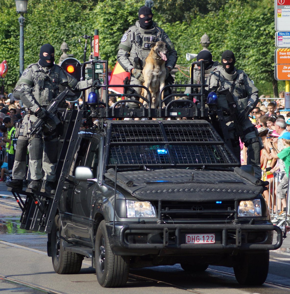 ベルギーでのテロ組織拠点捜査と連邦警察特殊部隊cgsu 追記 モレンベーク地区捜索 Togetter ベルギーでのテロ組織拠点捜査と連邦警察特殊部隊cgsu 追記 モレンベーク地区捜索 Togetter