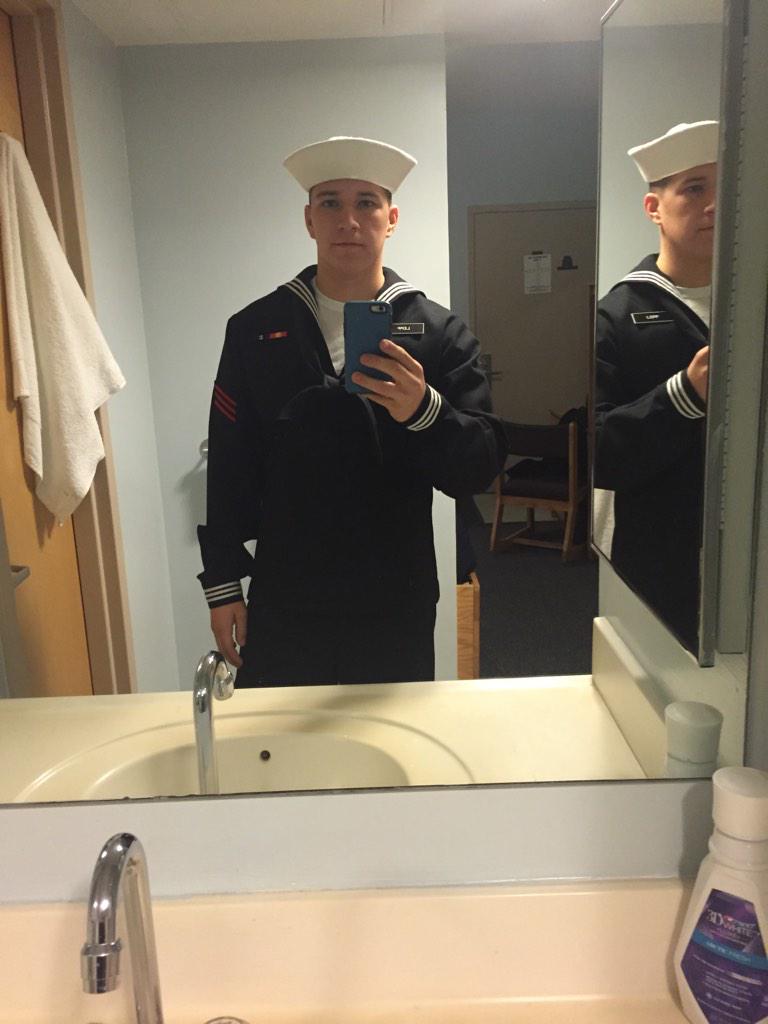 leppirish64's tweet photo. Have to look nice today for work #navylife http://t.co/R8MhmJM56L