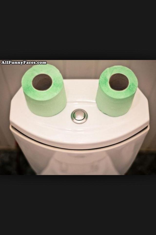 ToiletFacePics's tweet photo. Waking up on a Friday. #fridayfeeling #weekend #toiletface #happy #pareidolia @DistractOwl http://t.co/v2SjLa0ciM