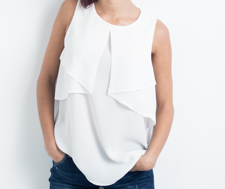 SharzOnline's tweet photo. Blusa blanca con volante doble al -30%!!Disfruta nuestras REBAJAS!#Sharz #moda #viernes #style http://t.co/ooVT4hqhVJ http://t.co/I6RylFjlyq