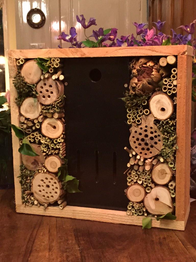 handigepeet's tweet photo. Yes, eindelijk online! De website van http://t.co/f8FjVxIkN6 met #vogelhuisje #insectenhotel http://t.co/aEnsb6zcry
