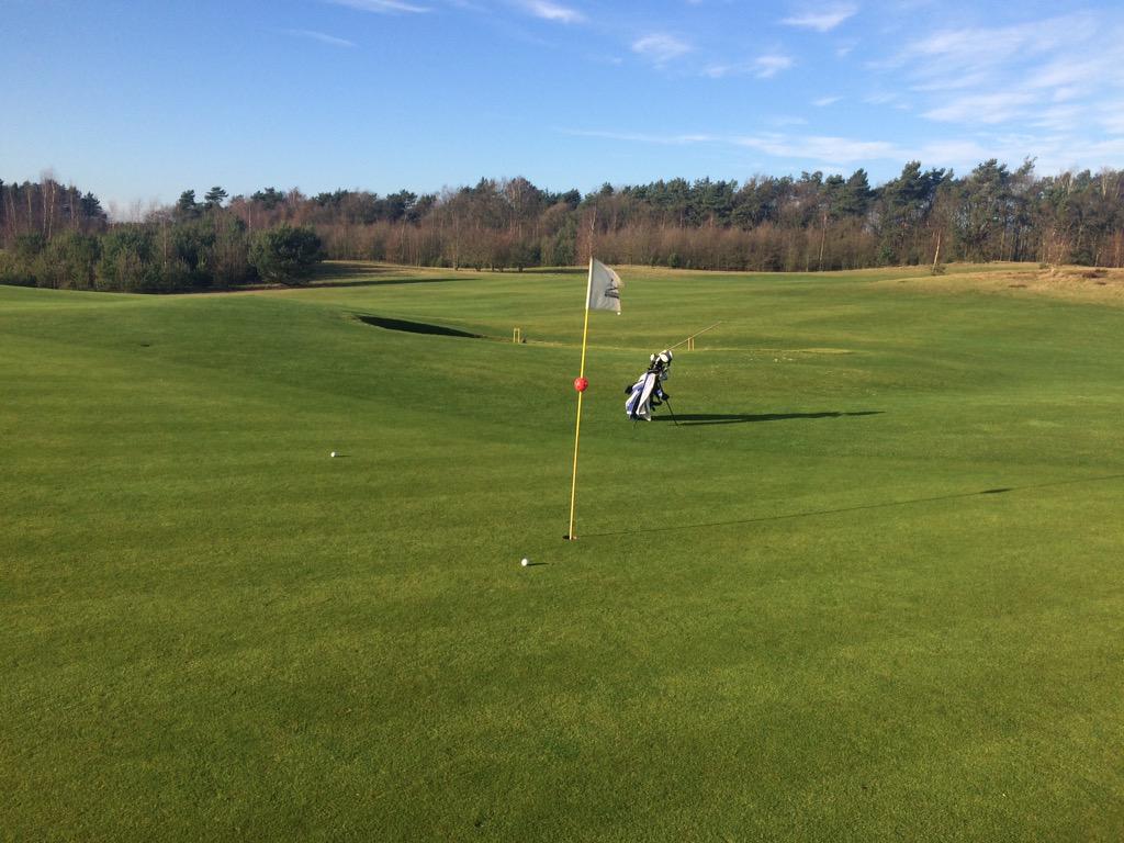 "Complimenten aan de <a href="/deScherpenbergh/">De Scherpenbergh</a> en hun greenkeepers. 16 jan en de baan ligt er heel strak bij! <a href="/FlorisdVries/">Floris de Vries</a>"