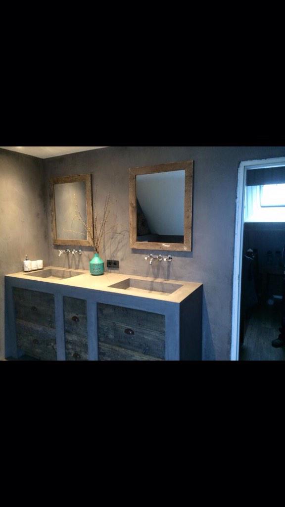 Ruudvanderlooy's tweet photo. Badkamer compleet voorzien van NatureLook incl. Meubel, wasbakken en vloer! #Naadloos en #waterdicht http://t.co/fWNTx34DtA
