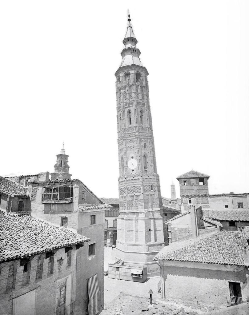 RoldeChoben's tweet photo. La Torre Nueva de Zaragoza, derruida por los caciques de la ciudad. Reconstruirla podría ser un buen proyecto!!! http://t.co/ClGYr2CiDn