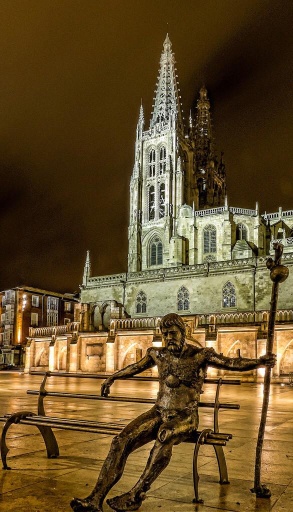 "<a href="/NationalImages/">nationalworld</a>: Estatua al Peregrino. Junto a la Catedral de #Burgos <a href="/BurgosTur/">Burgos Origen y Destino</a> <a href="/CyLesVida/">Turismo Castilla y León</a> " Salgo guapo! Gracias ;)