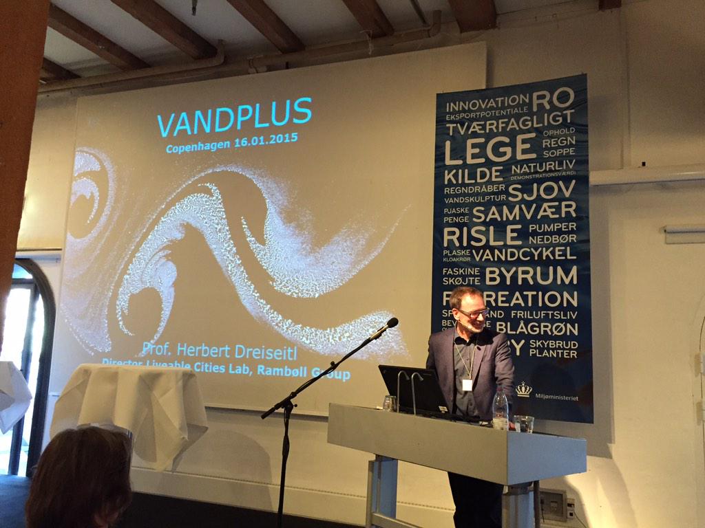 jesper3460's tweet photo. Herbert Dreiseitl: Vand er både en mulighed og en udfordring. #VANDPLUS #klimatilpasning #dkpol @Realdaniadk http://t.co/BT5LlsLXbf