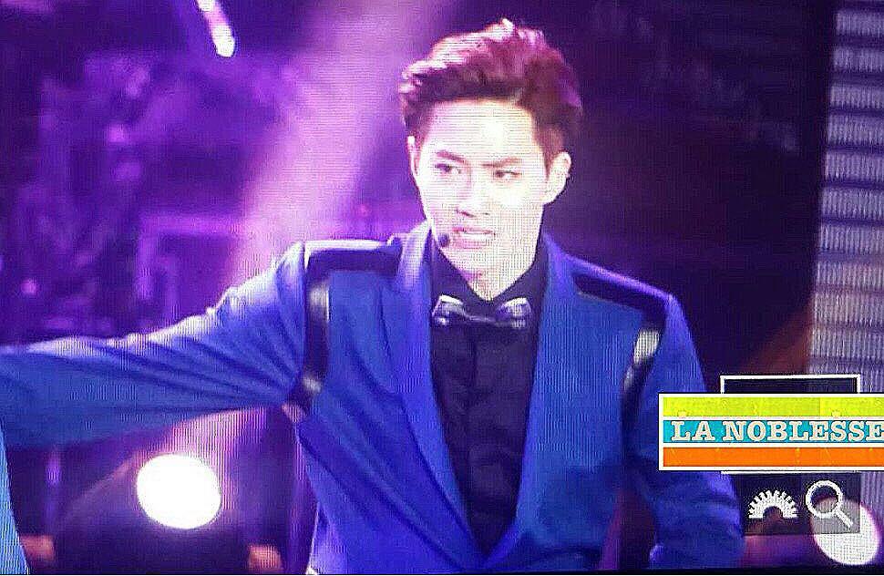 LaNoblesse_0522's tweet photo. 150116 YouKu Night #SUHO #수호 카리스마! http://t.co/JidhYAZFXT