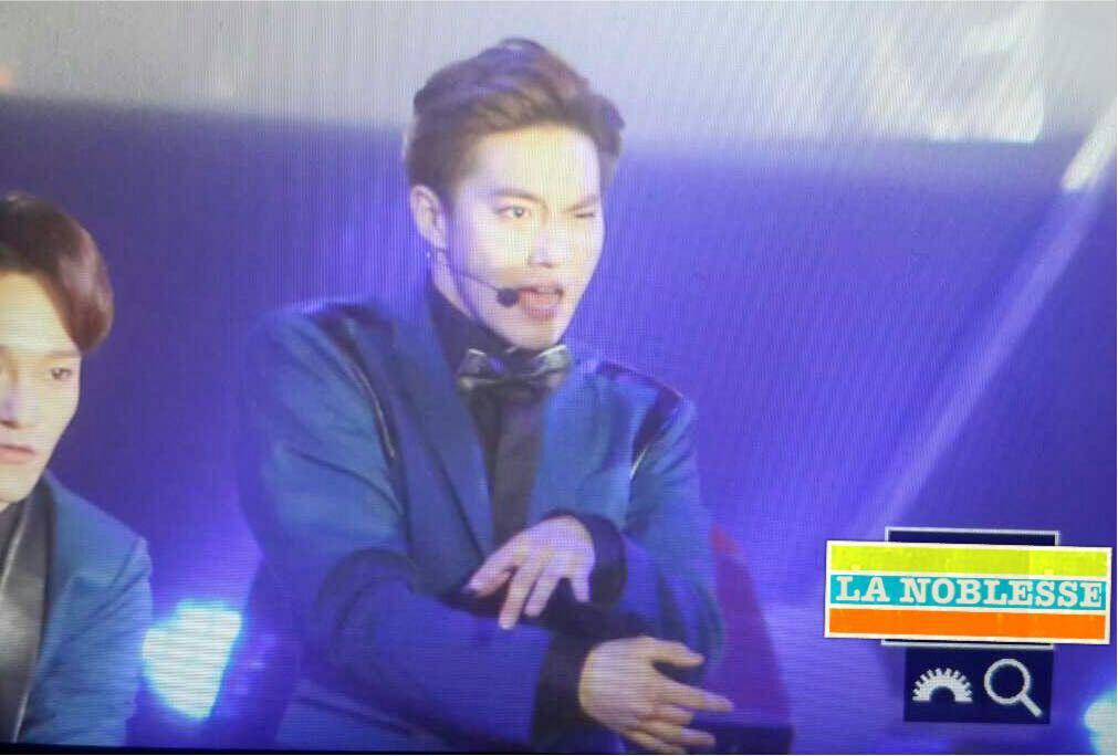 LaNoblesse_0522's tweet photo. 150116 YouKu Night #SUHO #수호 WINK!! http://t.co/5Z0E2rvPeE