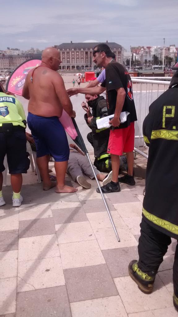 mirandaomar40's tweet photo. @todonoticias accidente en mar del plata vuela extrutura de Anses en muelle los pescadores  una persona herida http://t.co/QjLwcuxi0u