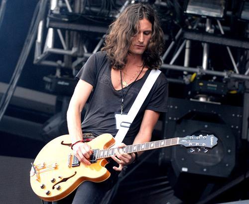  Happy birthday to Nick Valensi, 34 today :-) 