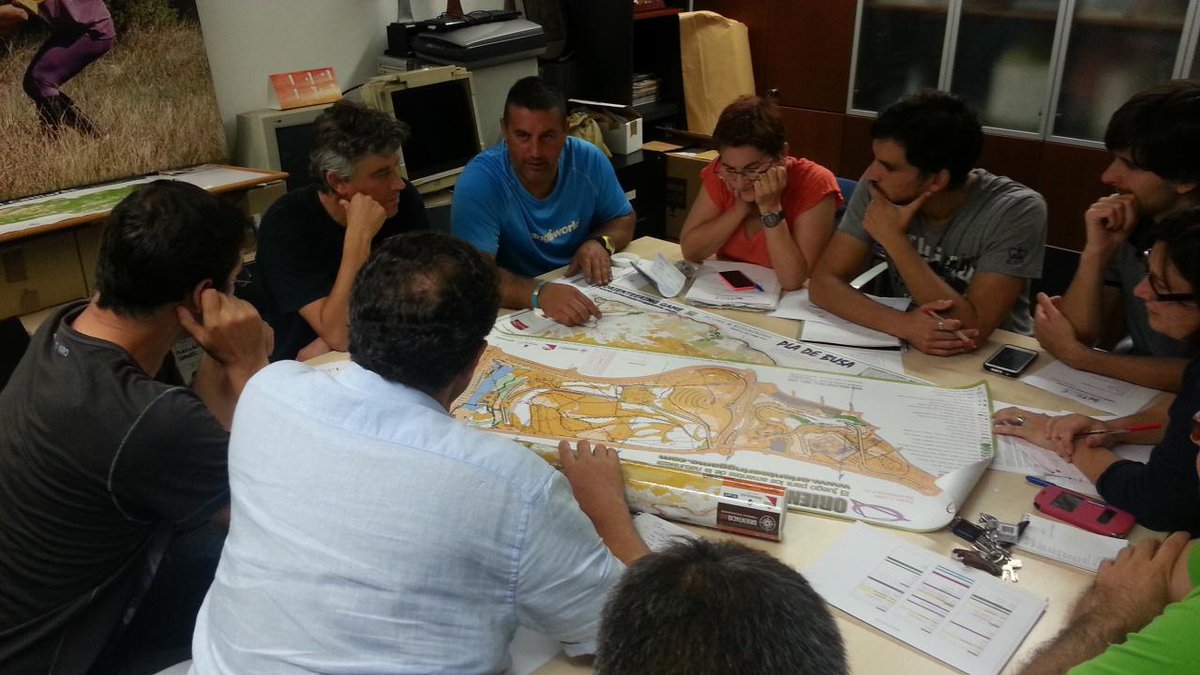 OrienteeringG's tweet photo. Presentación de Orienteering Game en la federación catalana de carreras de orientación. http://t.co/nU12HHEUGM